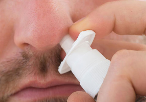 除生理盐水冲洗外，可推荐使用抗生素鼻腔喷雾剂作为空鼻综合征的治疗